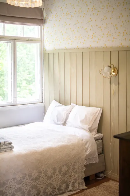 Room in a hundred-year-old house - Image 1