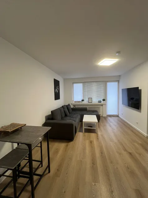 Central & renovated apartment near Medienhafen + balcony - Image 1