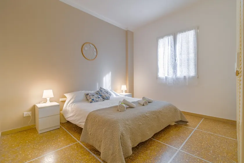 [SEA UNDERNEATH THE HOUSE] Two-room apartment on the public beach - Image 1