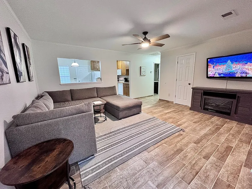 Cozy And Centrally Pet Friendly - Image 1