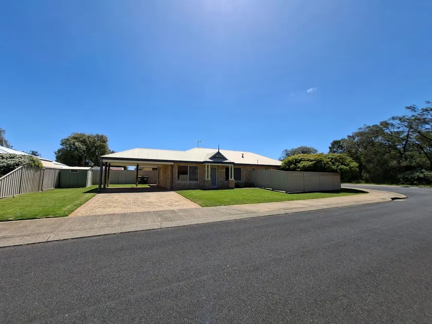 Lucy's Lodge: Relaxed, clean & close to the beach - Image 1