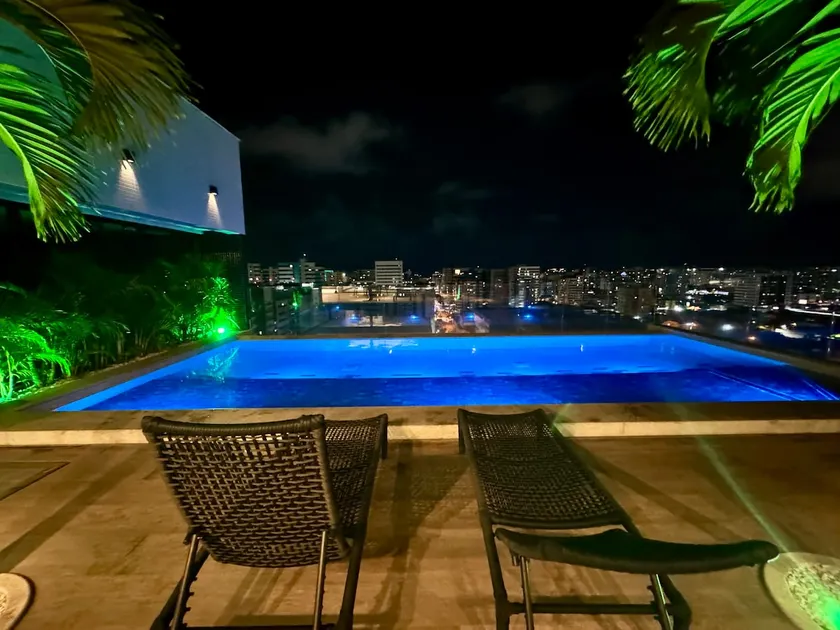 SKY910 - Queen-Size Bed with Sea View / Rooftop + Pool - Image 1