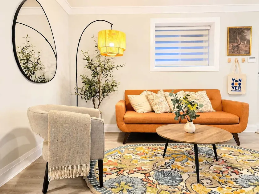 Cozy Coastal Haven l North Van w/parking & laundry - Image 1