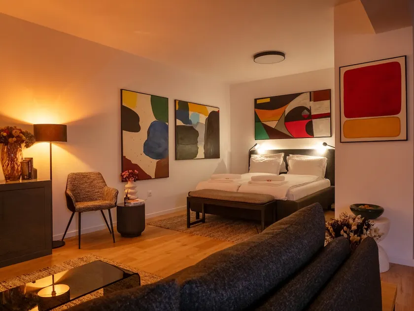 Studio IV - Artistic Loft w/Free Parking, Central - Image 1