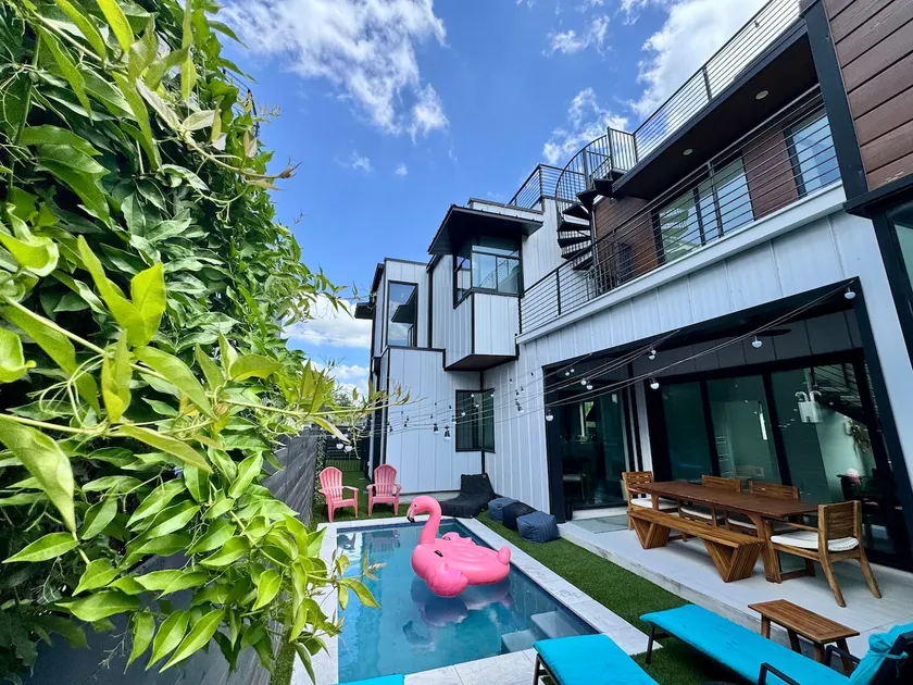 ACL Ready! / Pool / Rooftop / 8 min DT & Airport - Image 1