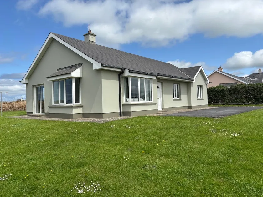 Beach view Bungalow - Image 1