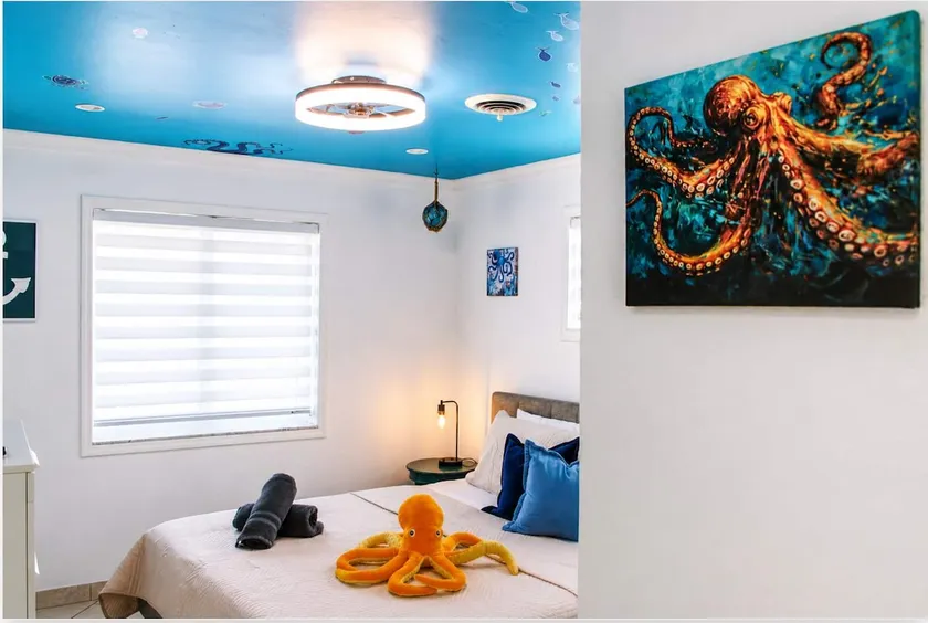 Octopus Sanctuary · Steps from the Beach W/Parking - Image 1