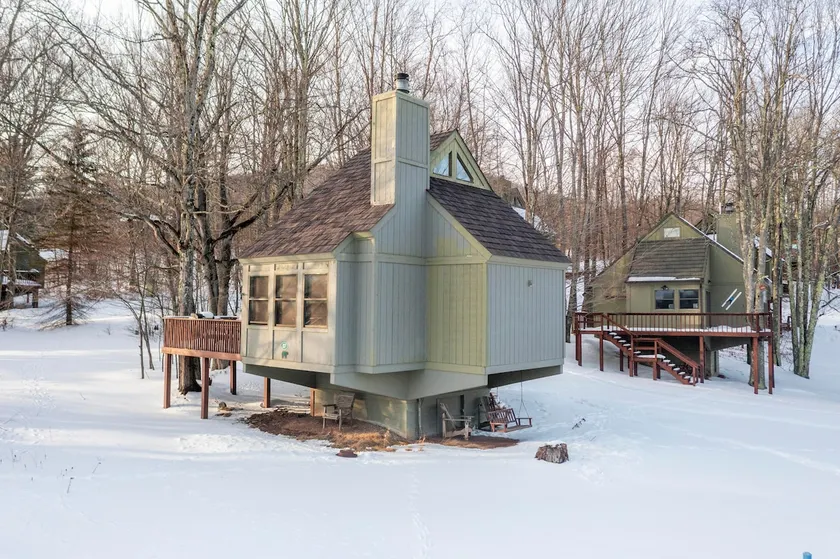 Hibernation Haven-Resort Cabin-Jacuzzi Tub-Skiing - Image 1