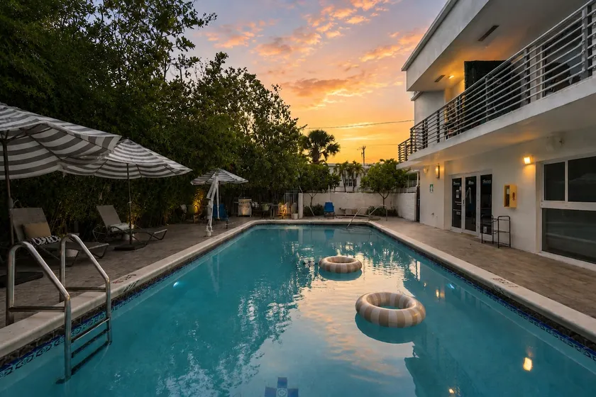 Oceanfront Boca Raton | King Suite | Pool &Jacuzzi - Image 1