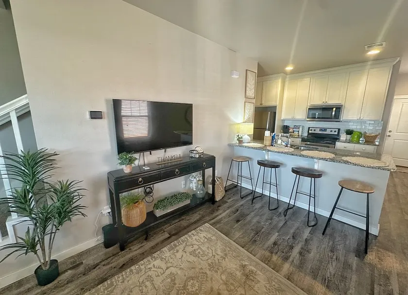 Furnished 2BR Townhome Near Downtown Edmond - Image 1