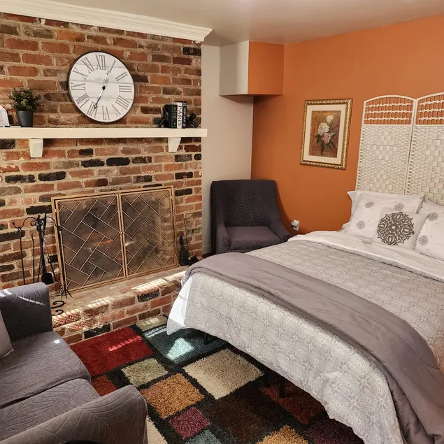 Private Cozy Suite • W/D • 18 Min to Downtown - Image 1