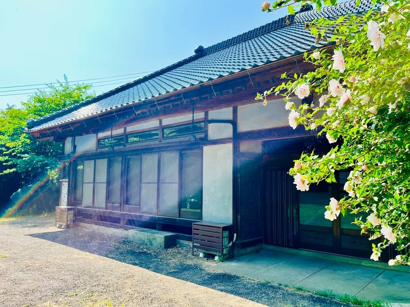 Japanese modern old house ”Kaguya”. Within 30 minutes drive from Narita Airport. BBQ in a large garden, pets are also allowed - Image 1