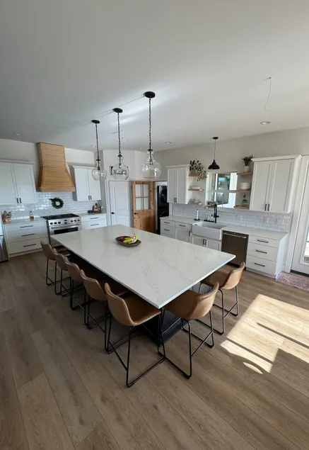Spacious 6BR retreat•Sleeps 15•Ideal for families - Image 1