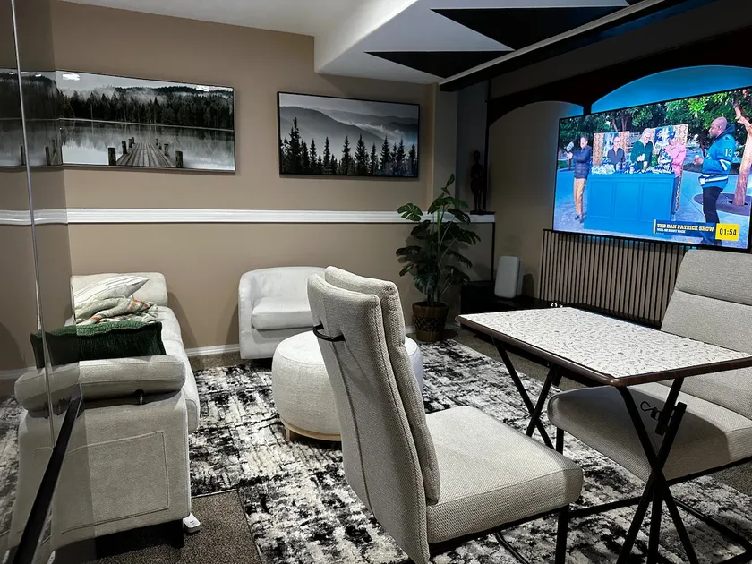 Private Two Bedroom Unit - Image 1