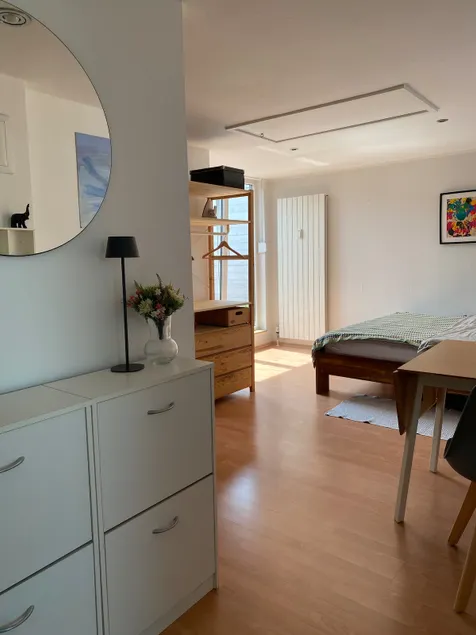 Bright, central apartment + balcony - Image 1