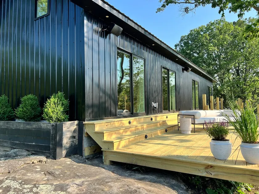 Modern Cottage Hideaway - Image 1