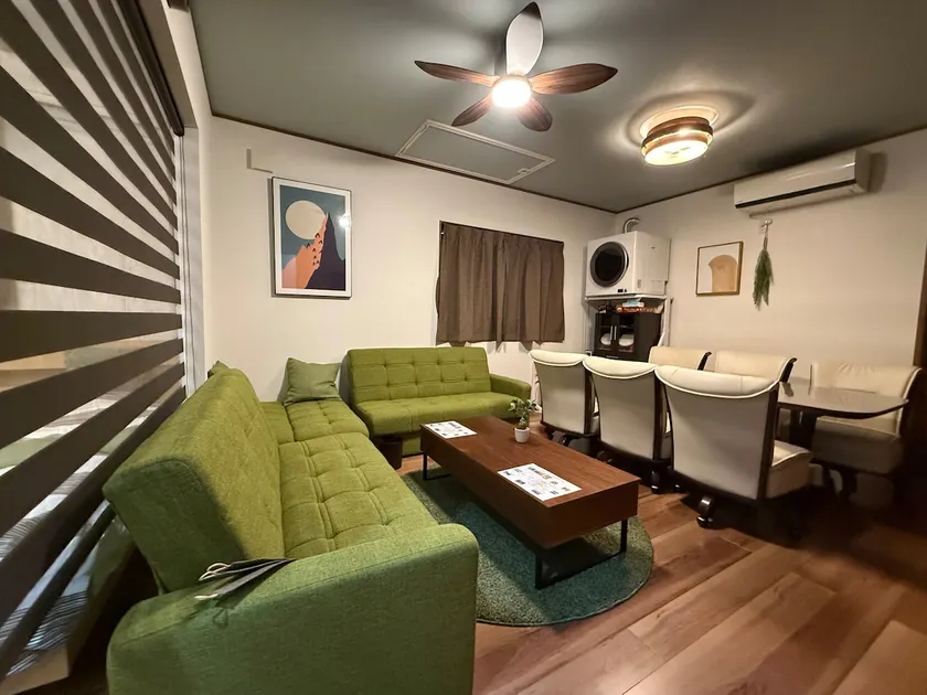 Clean and comfortable home, convenient transportation, free parking - Image 1
