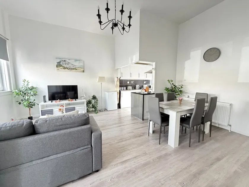 Spacious 2BR Home by Portobello Beach - Image 1