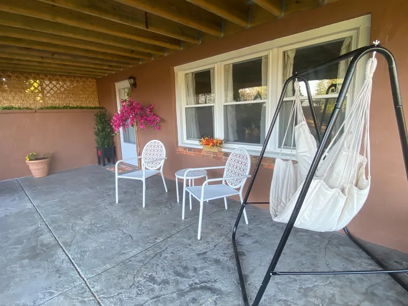 Peaceful Countryside Stay • Fire Pit • No Fees - Image 1