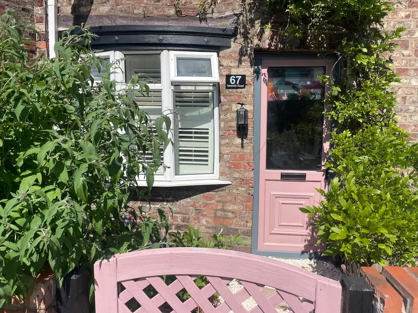 Quirky little end of terrace - Image 1