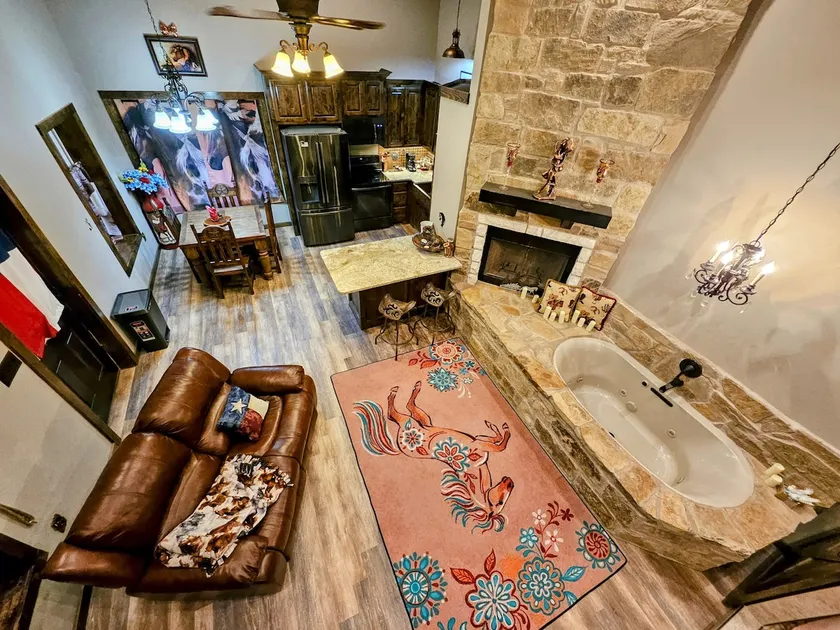 Lone Star Love Nest - Image 1