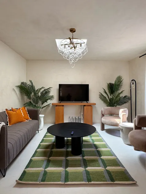 * *Bright & Stylish Pasadena Home - Image 1