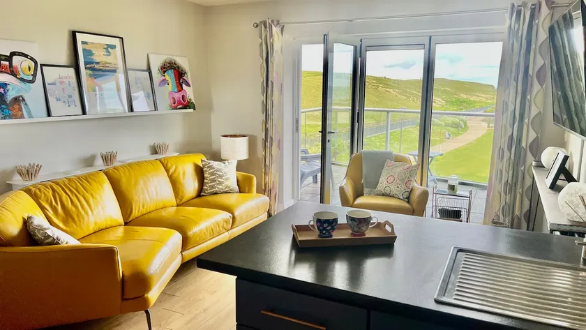 Portrush, Ramore Head apartment with sea views - Image 1