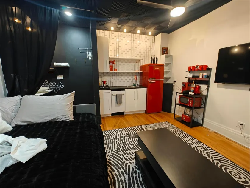Romantic Studio•Private Hot Tub•Downtown•420&Pets - Image 1