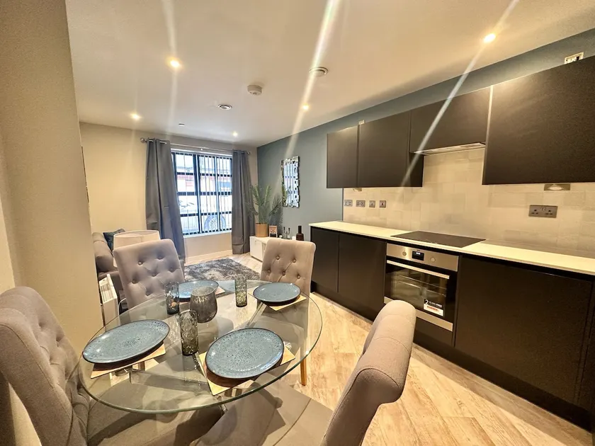 Chic One-Bedroom + Home Office - Image 1