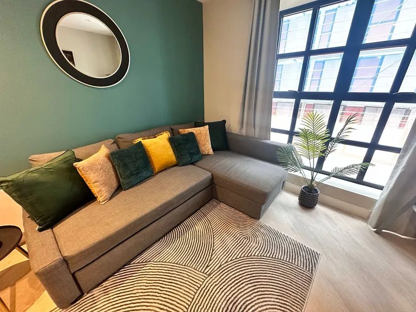 Live & Work Comfortably 1BR - Image 1