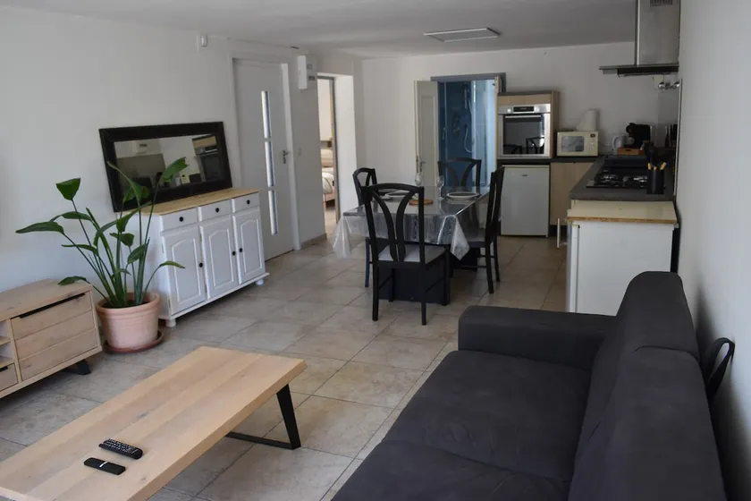 Apartment surrounded by nature - Image 1