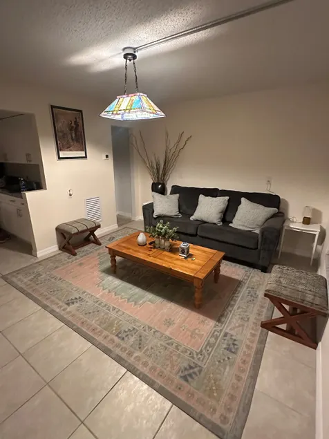Island Apartment - Image 1