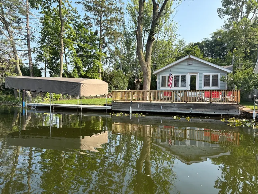 Channel View Cottage on Wawasee Lake - Image 1