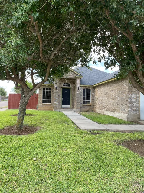 Relax in Comfort 3BR Home w/Pool - Image 1