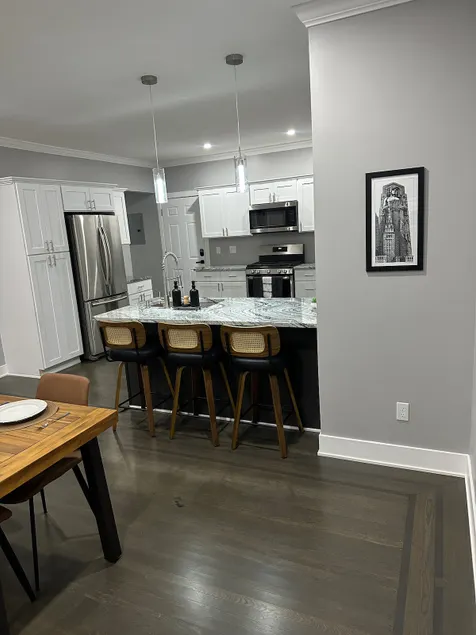 Gordon sq! Newly remodeled 6/2025! Off st parking! - Image 1