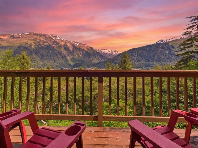Scenic 3BR Retreat w Ocean & Mountain Views - Image 1