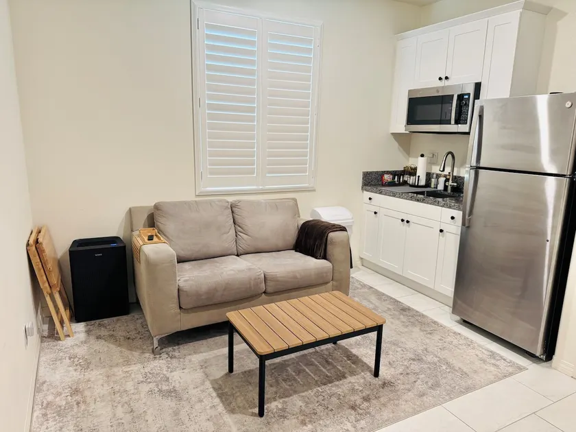 Private Entry Guesthome Ontario Ranch Eastvale - Image 1