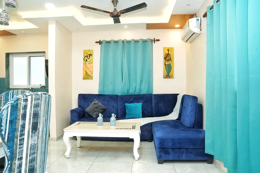 Velvet Vibe 1BHK | Walk to Beach | AC + WiFi - Image 1