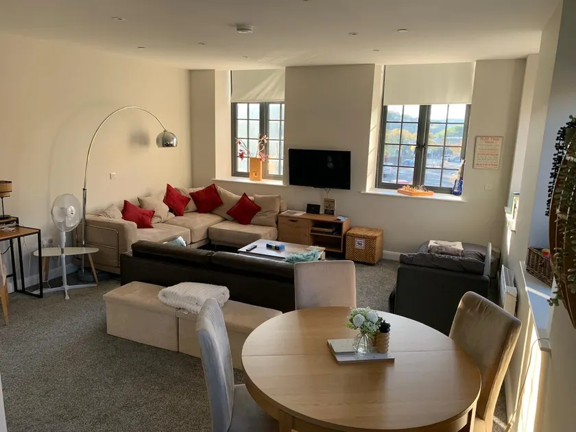 Stylish apartment in Halifax - Image 1