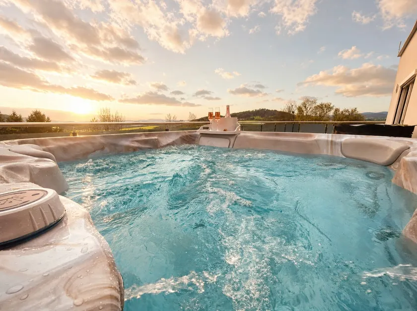 Rooftop Penthouse | Hot Tub & Mountain View - Image 1