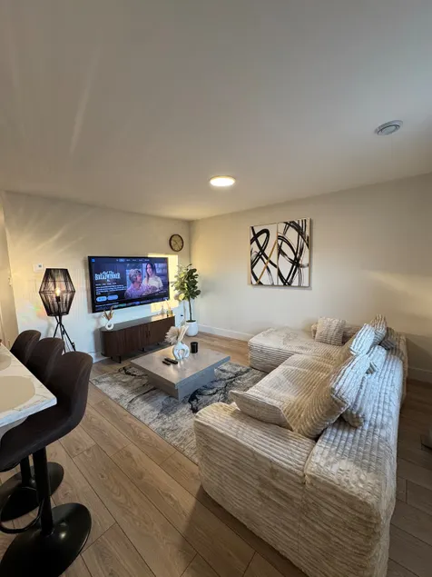 New Luxury 3-Bedroom Haven | Patio| Parking| Trail - Image 1