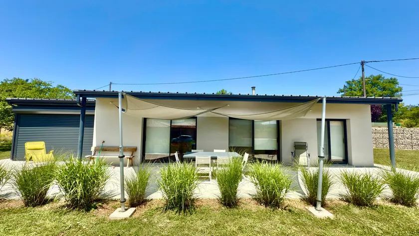 Beautiful recent house - Image 1