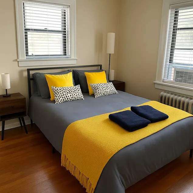 Large apt 1st fl walk to Downtown/train station - Image 1