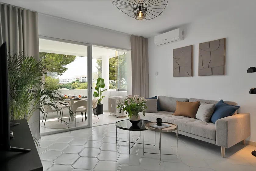 Modern Sea-View Apt, Resort Pools - Image 1