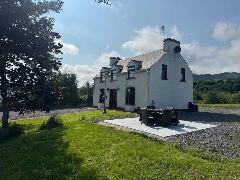 Modern Coastal Cottage - Image 1