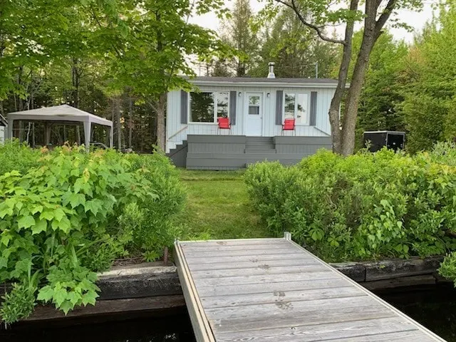 Chalet: Le Simpliste Direct access to the lake - Image 1