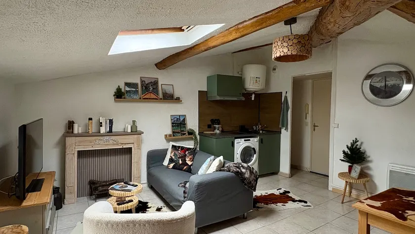 Charming chalet-style apartment 7 min from the city - Image 1