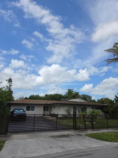 Tropical Estate in the Gardens - Image 1