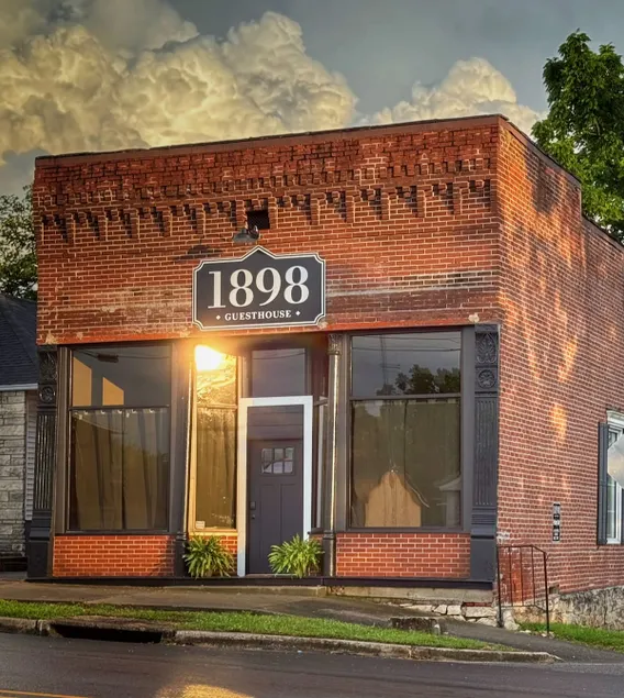 Historic home in Anna Jonesboro. Shawnee Forest. - Image 1