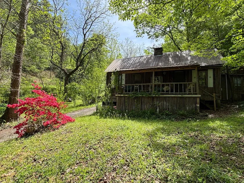 Hillbilly Hip•Historic•River•Private Prime Locale - Image 1